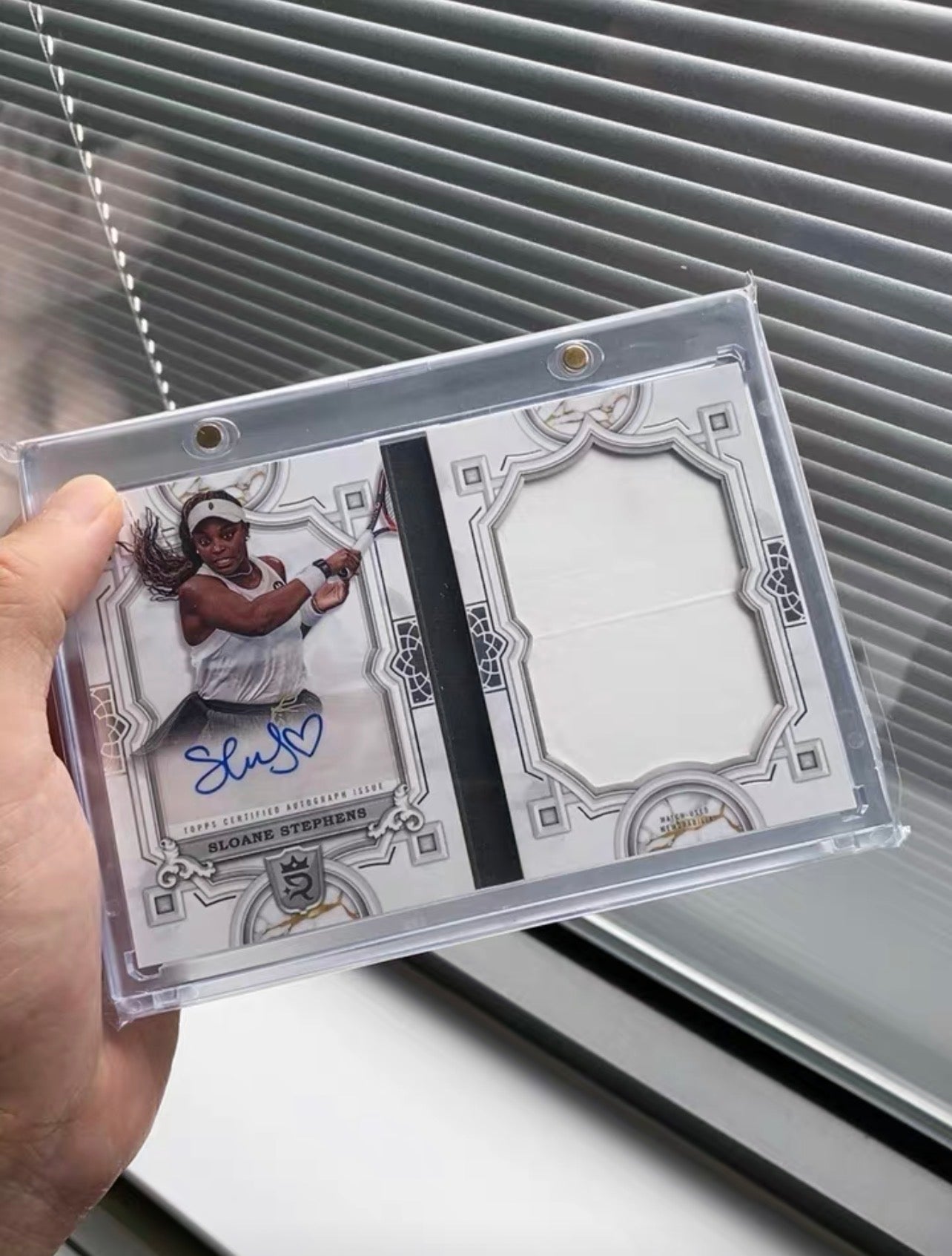 OneTouch Magnetic Acrylic Trading Card Display Stand | Pokémon • MTG • Yu-Gi-Oh • One Piece • Sports Cards - The Card Collective