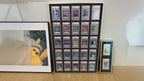 Boîtier d'exposition métallique en aluminium pour cartes à échanger 25 grilles | PSA, BGS & One Touch | Pokémon • MTG • Yu-Gi-Oh • One Piece • Cartes de sport